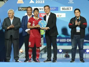 Pemain Arema FC Sabet Penghargaan Pemain Terbaik Piala AFF U-23 2023 Pemain Arema FC Sabet Penghargaan Pemain Terbaik Piala AFF U-23 2023