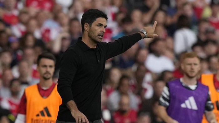 Arsenals manager Mikel Arteta reacts during the English Premier League soccer match between Arsenal and Fulham at Emirates stadium in London, Saturday, Aug. 26, 2023. (AP Photo/Frank Augstein)