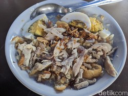 Sarapan Enak Bubur Ayam Legendaris di Jalan Pelana Bandung