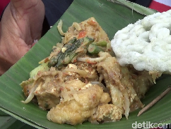 Lezatnya Rujak Otek dengan Cita Rasa Petis Merah Madura yang Khas