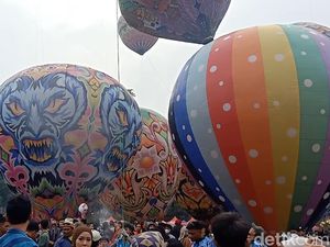 Puluhan Balon Mengudara dalam Java Ballon Attraction di Wonosobo Puluhan Balon Mengudara dalam Java Ballon Attraction di Wonosobo