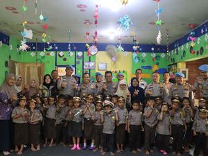 Kadiv Propam Sambangi TK Gratis di Pelosok DIY yang Didirikan Bripka Heri Kadiv Propam Sambangi TK Gratis di Pelosok DIY yang Didirikan Bripka Heri