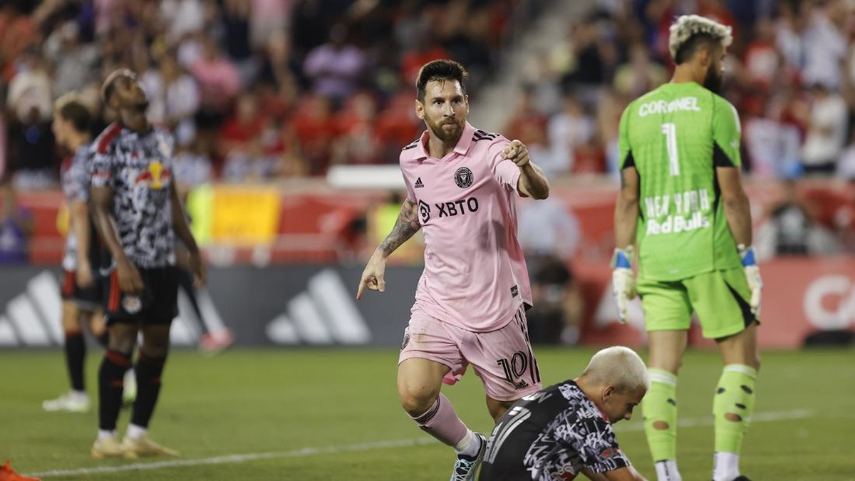 Lionel Messi mencetak gol debutnya di MLS (Foto: AP/Eduardo Munoz Alvarez)