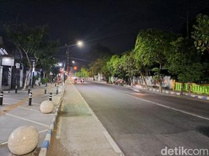 Viral Pembalap Liar Balapan di Depan Polres Jombang Dilempar Kursi Warga Viral Pembalap Liar Balapan di Depan Polres Jombang Dilempar Kursi Warga