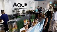 Menikmati Sensasi Kafe Air Mineral di Dubai