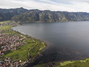 Pesona Danau Laut Tawar di Aceh Tengah Pesona Danau Laut Tawar di Aceh Tengah