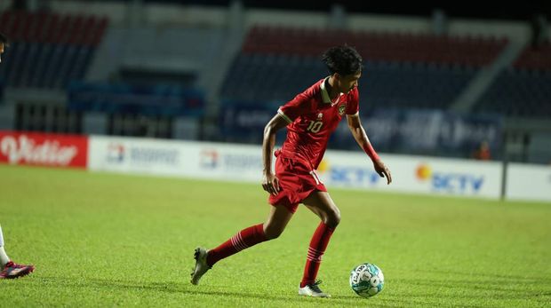 Striker Timnas Indonesia U-23 Muhammad Ragil beraksi saat melawan Vietnam dalam final Piala AFF U-23 2023.