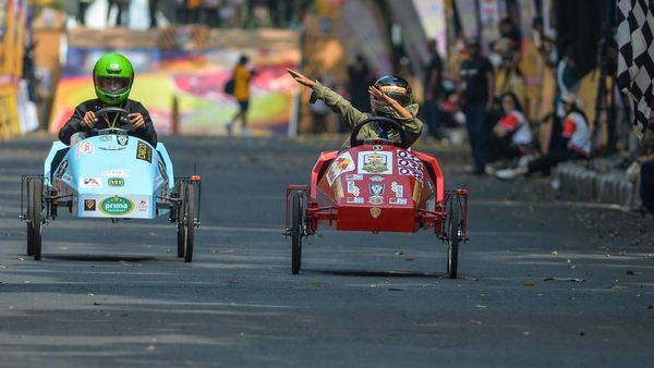 Potret Adu Cepat Kereta Peti Sabun di Bandung