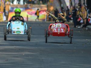 Potret Adu Cepat Kereta Peti Sabun di Bandung Potret Adu Cepat Kereta Peti Sabun di Bandung