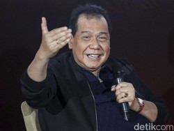 Chairul Tanjung Resmikan Pembangkit Listrik Tenaga Surya di TSM Makassar
