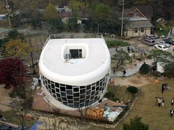 Lahir di Toilet, Berujung Buat Rumah Bentuk Toilet di Korea