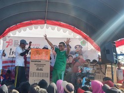 Warga Pamekasan Jalan Sehat Bareng Sekretaris F-PPP DPR Achmad Baidowi