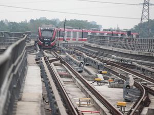 Hari Ini Jokowi Resmikan LRT Jabodebek, Tarifnya Masih Promo Cuma Rp 5.000! Hari Ini Jokowi Resmikan LRT Jabodebek, Tarifnya Masih Promo Cuma Rp 5.000!