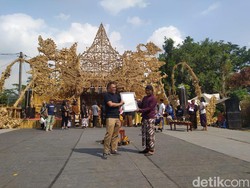 Momen Garin Nugroho Raih Penghargaan Lima Gunung Award