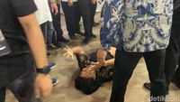 Wanita Ngamuk Saat Jokowi Datangi Acara Relawan Bobby di Medan