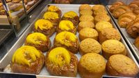 Yummy! Lumernya Egg Tart Sourdough dan Bun Telur Asin Hits di Hong Kong
