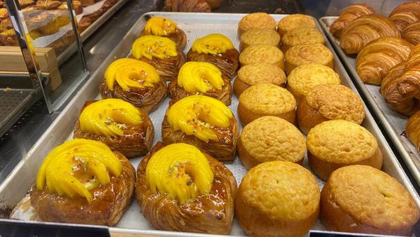 Yummy! Lumernya Egg Tart Sourdough dan Bun Telur Asin Hits di Hong Kong