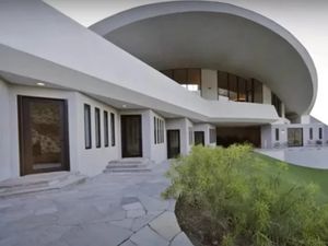 10 Rumah Selebriti yang Dianggap Aneh, Kok Bisa Begini? 10 Rumah Selebriti yang Dianggap Aneh, Kok Bisa Begini?