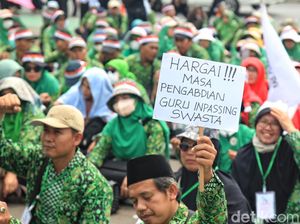 Aksi Guru Inpassing Demo di DPR Minta Diangkat Jadi PPPK