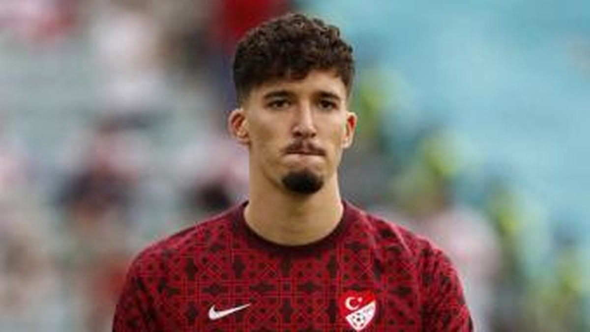 Altay Bayindir. Foto: AFP/VALENTYN OGIRENKO