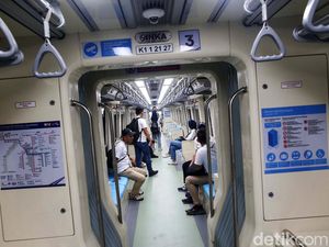 Viral Air AC LRT Jabodebek Bocor Basahi Lantai Kereta, Ini Kata Pengelola