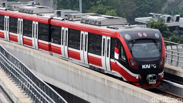 Asyik... LRT Jabodebek Beroperasi Penuh Siang Ini LRT Jabodebek resmi beroperasi, Senin (28/8/2023). Kemenhub menyatakan selama sebulan pertama operasional, LRT Jabodebek menerapkan tarif promo. Tarifnya pun murah, cuma sebesar Rp 5.000 per orang untuk perjalanan jauh maupun dekat.