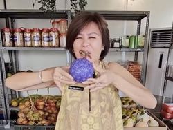 Ci Mehong Marahi Netizen hingga Jajanan di Festival Coachella Mahal