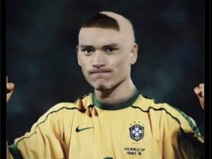 Meme Liverpool: Darwin Nunez Jadi Ronaldo, Van Dijk seperti Maguire