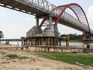 Debit Air Sungai Kahayan Menyusut Gegara Kemarau