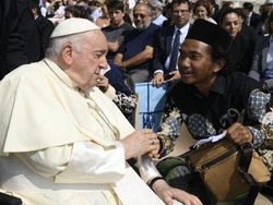 Cerita Anak Tukang Kopi Kuliah Hubungan Antaragama hingga Ketemu Paus di Vatikan