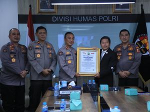 Divhumas Polri Raih Presisi Award atas Strategi Komunikasi Publik dari Lemkapi Divhumas Polri Raih Presisi Award atas Strategi Komunikasi Publik dari Lemkapi