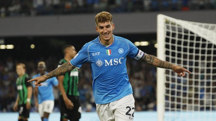 Soccer Football - Serie A - Napoli v Sassuolo - Stadio Diego Armando Maradona, Naples, Italy - August 27, 2023 Napolis Giovanni Di Lorenzo celebrates scoring their second goal REUTERS/Ciro De Luca
