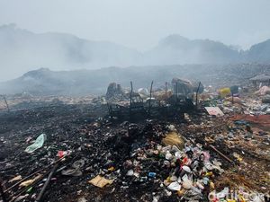Kebakaran TPA Sarimukti Pengaruhi Pendapatan Jabar Kebakaran TPA Sarimukti Pengaruhi Pendapatan Jabar