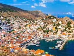 Tinggal di Sini Tenang Banget! Udara Bersih, Berpergian Naik Kuda