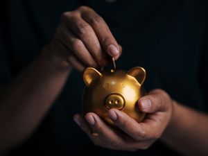 6 Investasi yang Cocok untuk Pemula, Ampuh Atasi Doom Spending 6 Investasi yang Cocok untuk Pemula, Ampuh Atasi Doom Spending