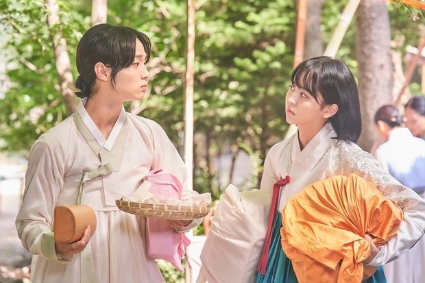 Jang Dong Yoon dan Kim So Hyun di The Tale of Nokdu/ Foto: hancinema.net Jang Dong Yoon dan Kim So Hyun di The Tale of Nokdu/ Foto: hancinema.net