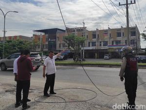 Penampakan Kabel Menjuntai di Pekanbaru yang Bikin Leher 2 Pelajar Luka Penampakan Kabel Menjuntai di Pekanbaru yang Bikin Leher 2 Pelajar Luka