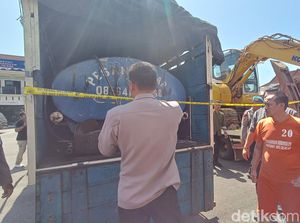 Bapak-Anak Jual Solar Subsidi Ilegal di Cilacap, Modus Lihainya Terungkap Bapak-Anak Jual Solar Subsidi Ilegal di Cilacap, Modus Lihainya Terungkap