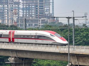 Kereta Api Cepat Ditetapkan sebagai Objek Vital Nasional Kereta Api Cepat Ditetapkan sebagai Objek Vital Nasional