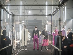 Presentasi Busana di Peragaan Artistik Tandai 10 Tahun Perjalanan Moral