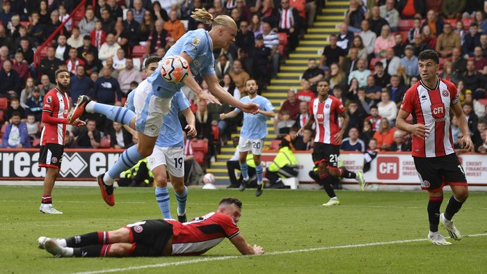 Sheffield United vs Manchester City di lanjutan Liga Inggris berjalan sengit. The Citizens susah payah menang 2-1, di mana Erling Haaland sempat gagal penalti. Bermain di Bramall Lane Stadium, Sheffield, Minggu (27/8/2023), City sempat kesulitan melawan tuan rumah.