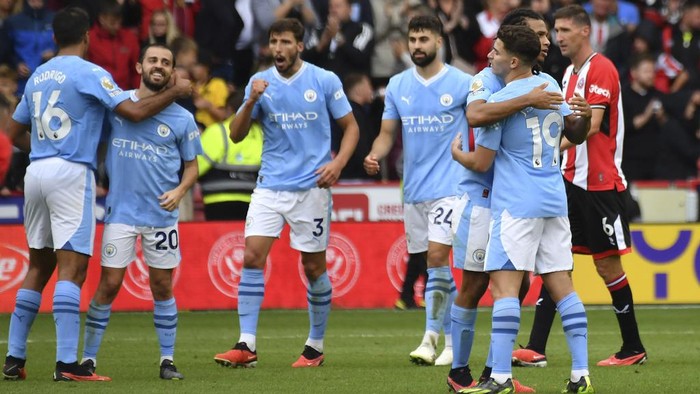 Sheffield United vs Manchester City di lanjutan Liga Inggris berjalan sengit. The Citizens susah payah menang 2-1, di mana Erling Haaland sempat gagal penalti. Bermain di Bramall Lane Stadium, Sheffield, Minggu (27/8/2023), City sempat kesulitan melawan tuan rumah.