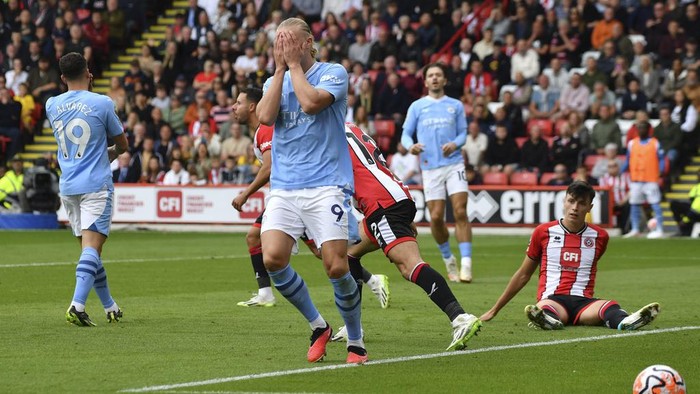 Manchester City Susah Payah Kalahkan Sheffield United Sheffield United vs Manchester City di lanjutan Liga Inggris berjalan sengit. The Citizens susah payah menang 2-1, di mana Erling Haaland sempat gagal penalti. Bermain di Bramall Lane Stadium, Sheffield, Minggu (27/8/2023), City sempat kesulitan melawan tuan rumah.