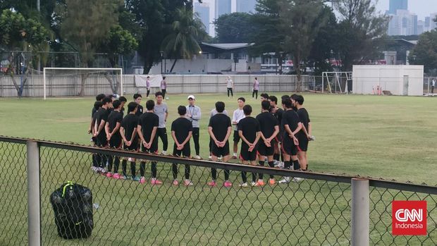 Pemain Korea Selatan mendapat latihan ekstra keras di Lapangan B Senayan, Jakarta, sebelum bentrok dengan Timnas Indonesia U-17.