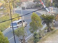 Detik-detik Mencekam Saat Pikap Rombongan Drumband Terguling di Pamekasan