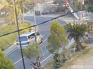 Detik-detik Mencekam Saat Pikap Rombongan Drumband Terguling di Pamekasan Detik-detik Mencekam Saat Pikap Rombongan Drumband Terguling di Pamekasan