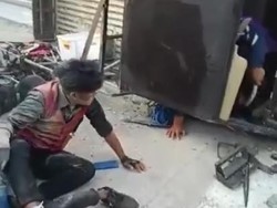 Ngeri Korban Drumband Pamekasan Gelimpangan di Jalan Usai Pikap Terguling