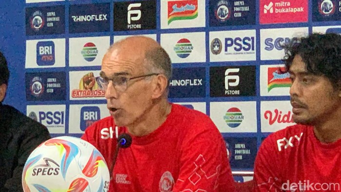 Pelatih Arema FC, Fernando Valente.