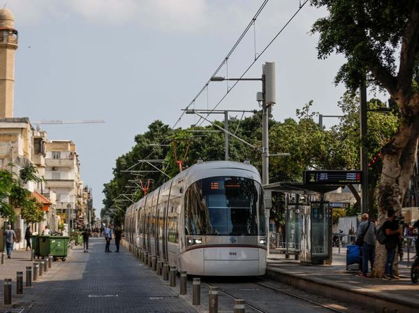 Penampakan Kereta Ringan Pertama Punya Israel