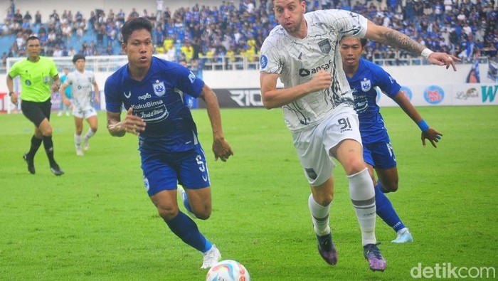 Penampilan Wahyu Prast (kiri) saat membela PSIS di Liga 1 2023/2024. Diunggah Senin (28/8/2023).